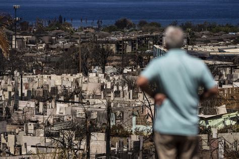 Hawaii officials urge families of people missing after deadly fires to give DNA samples